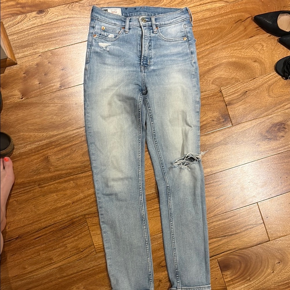 Women's Light wash Distressed Jeans cigarette high rise Gap